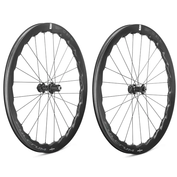 Par de ruedas FULCRUM SONIQ 42 700c (Center Lock)