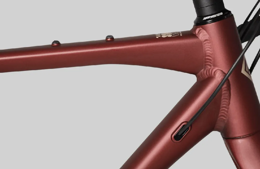Megamo Jakar 30 2026 Garnet